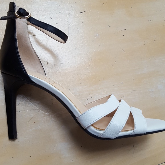 Shoes - Picture 4 of 6